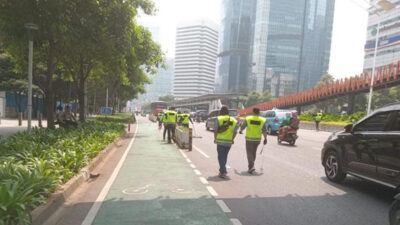Puluhan Anggota Polisi Sisir Ranjau Paku di Sepanjang Jalan yang Dilewati Paus Fransiskus