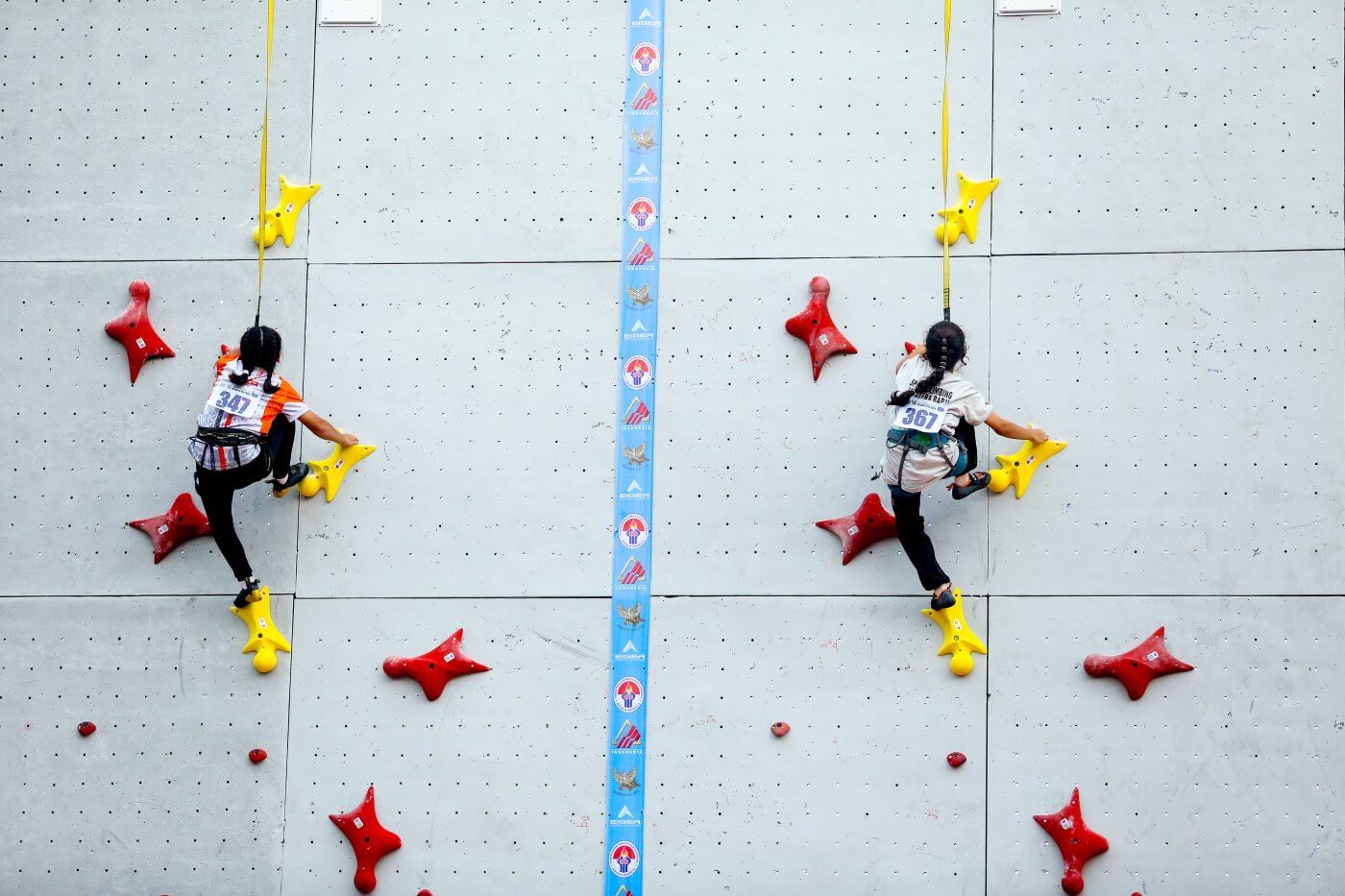 Hari pertama Sport Climbing Open Youth menpora Cup 2024 di Venue Panjat Tebing Stadion Mandala Krida, Yogyakarta. (FPTI)
