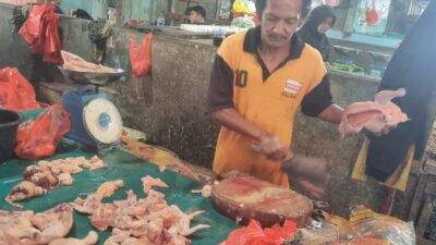 Mendekati Tahun Baru 2025, Harga Ayam Potong di Kota Sanggau Naik