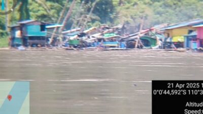 Aktivitas pertambangan emas tanpa izin (PETI) di aliran Sungai Kapuas, tepatnya di Desa Samarangkai, Kecamatan Kapuas, Kabupaten Sanggau, kian mengkhawatirkan/(Fakta Kalbar)