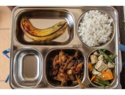 Distribusi Makan Bergizi Gratis SMP Sleman Dihentikan Usai Ratusan Siswa Diduga Keracunan