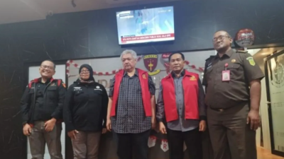 Kejati Jatim Tahan 2 Tersangka Korupsi Dana Hibah SMK Rp179,97 Miliar