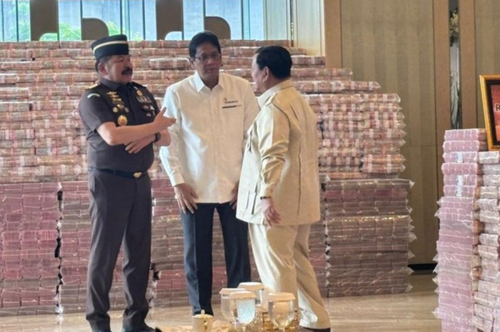 Kejagung Serahkan Uang Korupsi CPO Rp13,2 T