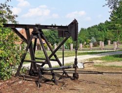 Harga Minyak Dunia Hari Ini Naik: Dipicu Spekulasi Sanksi Rusia dan Pertemuan Trump-Orban