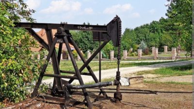 Harga Minyak Dunia Hari Ini Naik: Dipicu Spekulasi Sanksi Rusia dan Pertemuan Trump-Orban