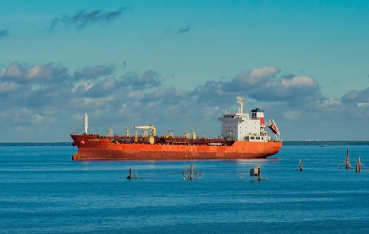 Harga Minyak Bangkit: Brent $63, WTI $58, Tapi Stok AS Naik