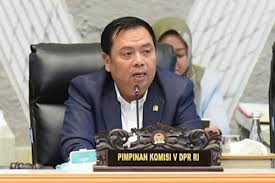 Ketua komisi V DPR RI