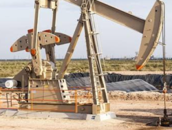 Update 2026: Mengapa Harga Minyak Dunia Terjun Bebas di Tengah Blokade?